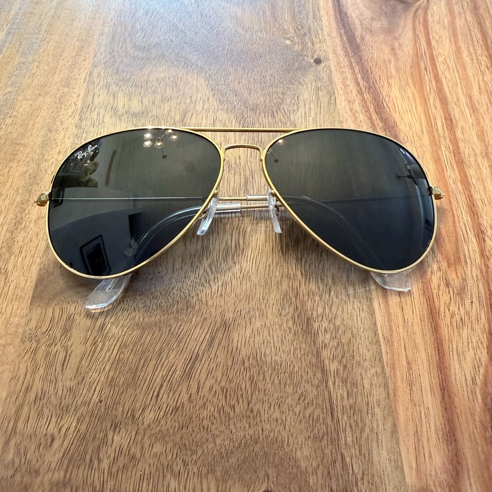 Ray-Ban Aviator Sunglasses with Gold Frame and Black Lenses